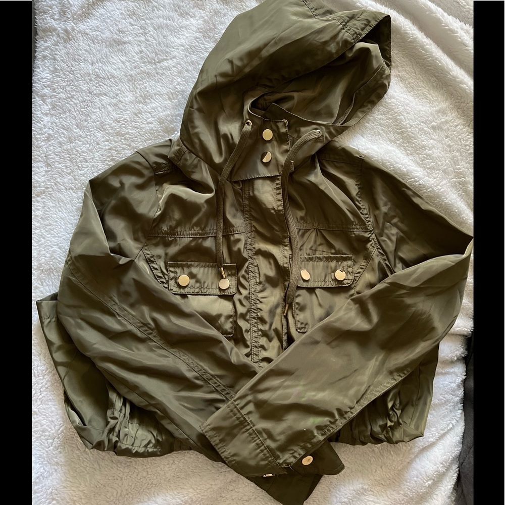 Jacket 🧥 - Picture 2 of 4